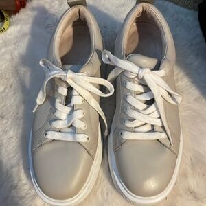 J Slides NYC  Beige Lace Up Platform Modern Sneakers Size 8.5